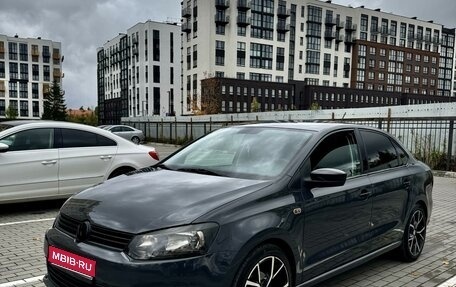 Volkswagen Polo VI (EU Market), 2013 год, 1 050 000 рублей, 1 фотография