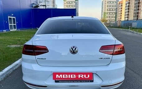 Volkswagen Passat B8 рестайлинг, 2015 год, 2 285 000 рублей, 17 фотография