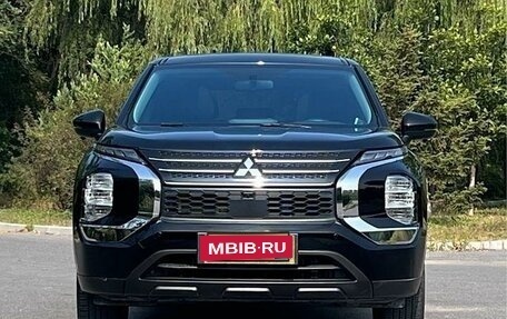 Mitsubishi Outlander, 2023 год, 3 475 000 рублей, 2 фотография