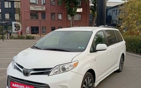 Toyota Sienna III, 2018 год, 3 520 000 рублей, 5 фотография