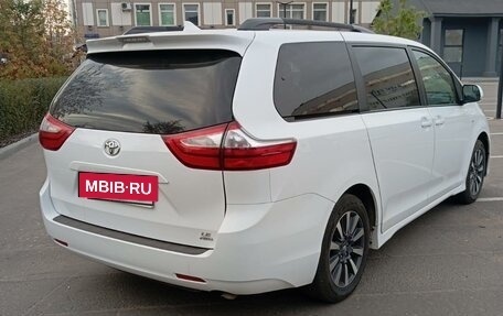 Toyota Sienna III, 2018 год, 3 520 000 рублей, 7 фотография