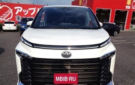 Toyota Voxy, 2023 год, 4 720 000 рублей, 1 фотография