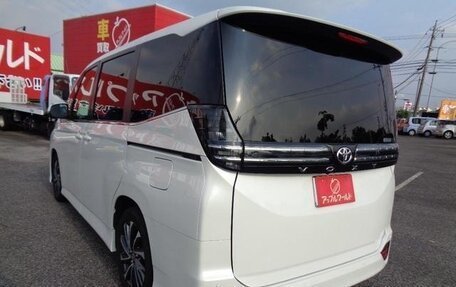 Toyota Voxy, 2023 год, 4 720 000 рублей, 5 фотография