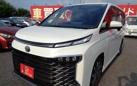 Toyota Voxy, 2023 год, 4 720 000 рублей, 2 фотография