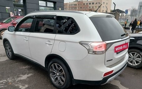 Mitsubishi Outlander III рестайлинг 3, 2014 год, 1 900 000 рублей, 3 фотография