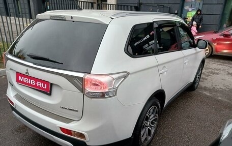 Mitsubishi Outlander III рестайлинг 3, 2014 год, 1 900 000 рублей, 2 фотография