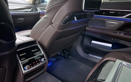 BMW 7 серия, 2019 год, 6 200 000 рублей, 12 фотография