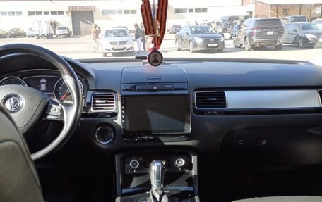 Volkswagen Touareg III, 2012 год, 2 395 000 рублей, 2 фотография