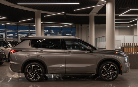 Mitsubishi Outlander, 2022 год, 4 300 000 рублей, 8 фотография