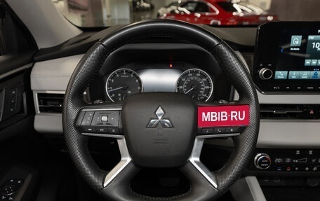 Mitsubishi Outlander, 2022 год, 4 300 000 рублей, 12 фотография