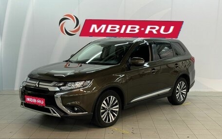 Mitsubishi Outlander III рестайлинг 3, 2020 год, 2 730 000 рублей, 1 фотография