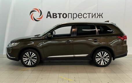 Mitsubishi Outlander III рестайлинг 3, 2020 год, 2 730 000 рублей, 5 фотография