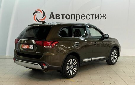 Mitsubishi Outlander III рестайлинг 3, 2020 год, 2 730 000 рублей, 6 фотография