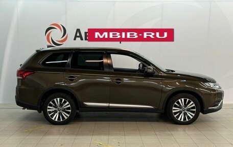 Mitsubishi Outlander III рестайлинг 3, 2020 год, 2 730 000 рублей, 4 фотография