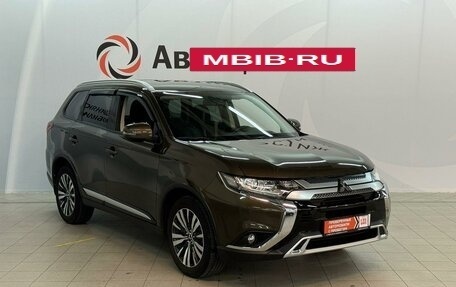 Mitsubishi Outlander III рестайлинг 3, 2020 год, 2 730 000 рублей, 3 фотография