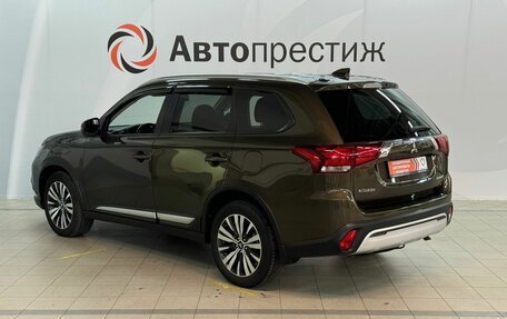 Mitsubishi Outlander III рестайлинг 3, 2020 год, 2 730 000 рублей, 8 фотография