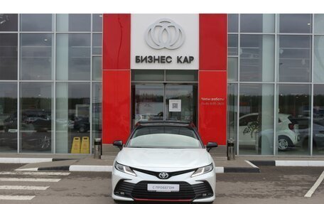 Toyota Camry, 2021 год, 3 745 000 рублей, 2 фотография