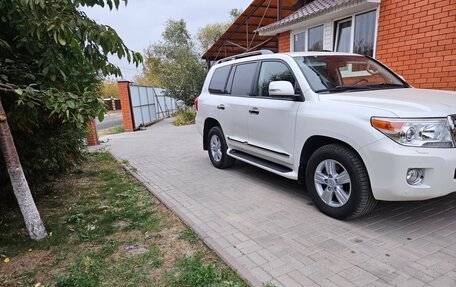 Toyota Land Cruiser 200, 2013 год, 3 998 000 рублей, 2 фотография