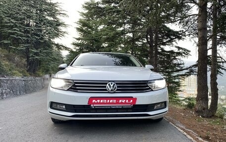 Volkswagen Passat B8 рестайлинг, 2015 год, 1 890 000 рублей, 2 фотография