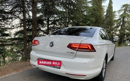 Volkswagen Passat B8 рестайлинг, 2015 год, 1 890 000 рублей, 13 фотография