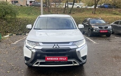 Mitsubishi Outlander III рестайлинг 3, 2019 год, 1 980 000 рублей, 1 фотография