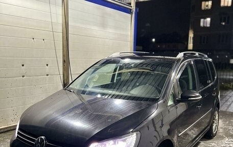 Volkswagen Touran III, 2012 год, 1 650 000 рублей, 1 фотография