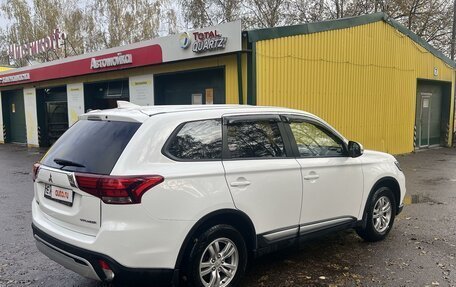 Mitsubishi Outlander III рестайлинг 3, 2019 год, 1 980 000 рублей, 5 фотография