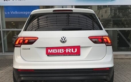 Volkswagen Tiguan II, 2018 год, 2 690 000 рублей, 11 фотография