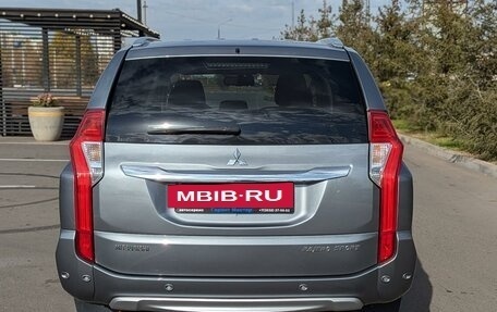 Mitsubishi Pajero Sport III рестайлинг, 2017 год, 2 990 000 рублей, 4 фотография