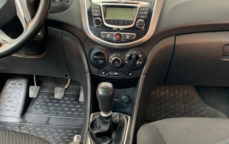 Hyundai Solaris II рестайлинг, 2011 год, 1 000 000 рублей, 14 фотография