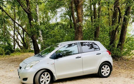 Toyota Yaris III рестайлинг, 2008 год, 700 000 рублей, 2 фотография