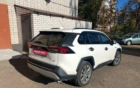 Toyota RAV4, 2021 год, 4 000 000 рублей, 5 фотография