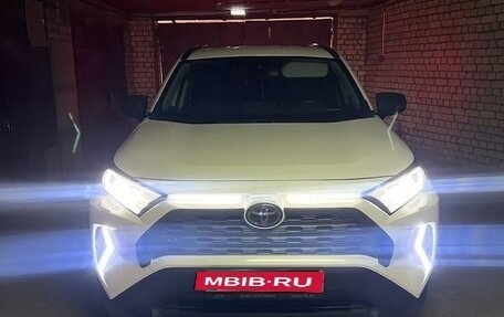 Toyota RAV4, 2021 год, 4 000 000 рублей, 2 фотография