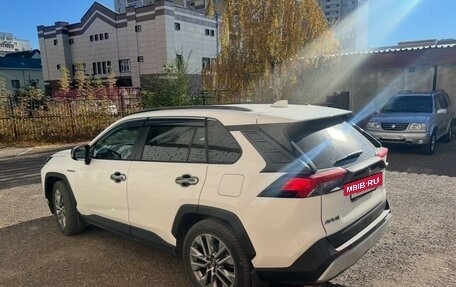 Toyota RAV4, 2021 год, 4 000 000 рублей, 4 фотография