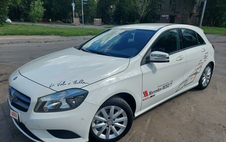 Mercedes-Benz A-Класс, 2015 год, 1 850 000 рублей, 28 фотография