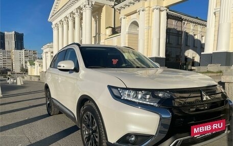 Mitsubishi Outlander III рестайлинг 3, 2021 год, 3 500 000 рублей, 7 фотография