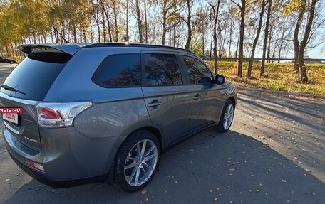 Mitsubishi Outlander III рестайлинг 3, 2012 год, 1 800 000 рублей, 10 фотография