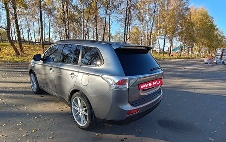 Mitsubishi Outlander III рестайлинг 3, 2012 год, 1 800 000 рублей, 13 фотография