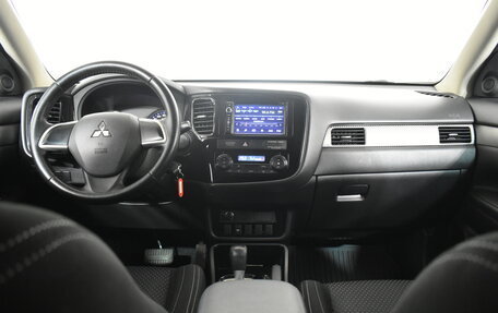 Mitsubishi Outlander III рестайлинг 3, 2017 год, 2 119 000 рублей, 7 фотография