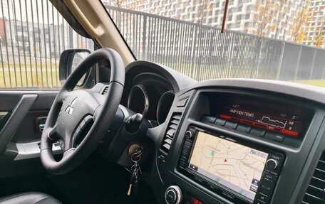 Mitsubishi Pajero IV, 2013 год, 2 390 000 рублей, 22 фотография