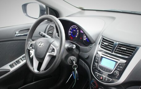 Hyundai Solaris II рестайлинг, 2013 год, 680 000 рублей, 12 фотография