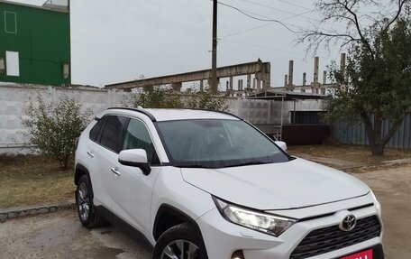 Toyota RAV4, 2019 год, 3 550 000 рублей, 9 фотография