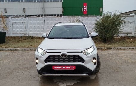 Toyota RAV4, 2019 год, 3 550 000 рублей, 12 фотография