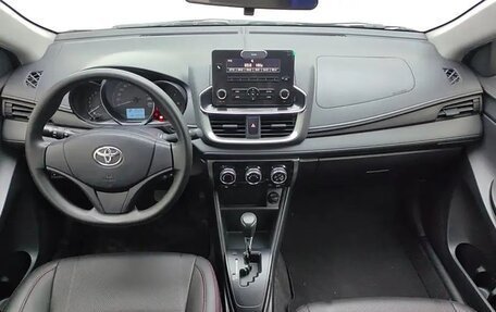 Toyota Yaris XP150 рестайлинг, 2021 год, 1 310 000 рублей, 12 фотография