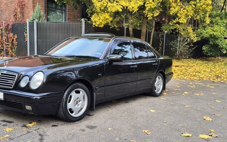 Mercedes-Benz E-Класс, 1998 год, 690 000 рублей, 1 фотография