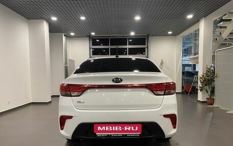 KIA Rio IV, 2018 год, 1 425 000 рублей, 4 фотография