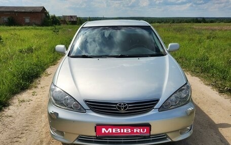 Toyota Camry V40, 2005 год, 980 000 рублей, 1 фотография