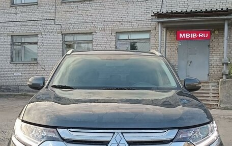 Mitsubishi Outlander III рестайлинг 3, 2018 год, 2 380 000 рублей, 1 фотография