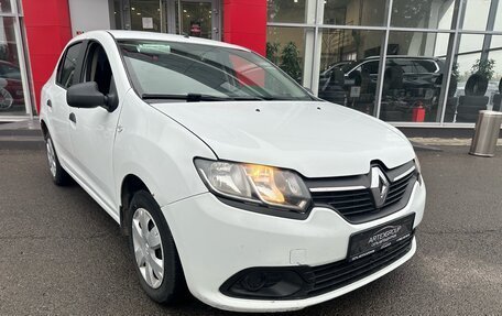 Renault Logan II, 2017 год, 600 000 рублей, 3 фотография