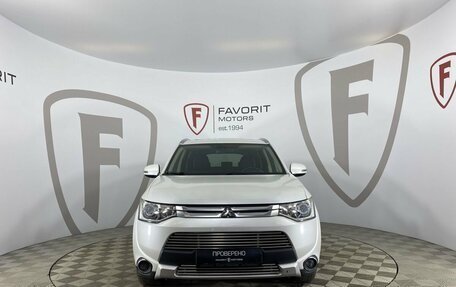 Mitsubishi Outlander III рестайлинг 3, 2014 год, 1 650 000 рублей, 2 фотография